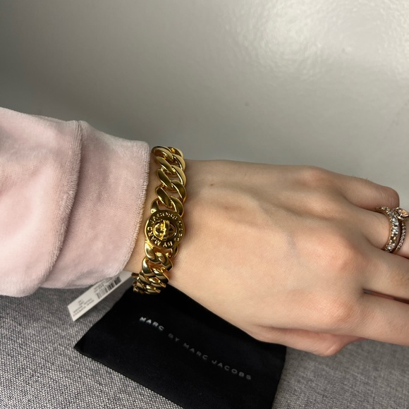 NEW Marc By Marc Jacobs Goldtone Katie
Logo Link Mini Bracelet NWT - Picture 2 of 6